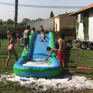 השכרת מגלשת קצף